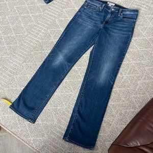 Lucky Brand women’s Jeans
Sweet Mid rise Straight leg size 10
